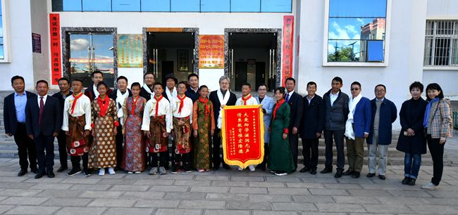 國(guó)家扶貧日集團(tuán)萬(wàn)敏董事長(zhǎng)一行赴雲(yún)南省迪慶州開展脫貧攻堅(jiān)工作調(diào)研（圖）